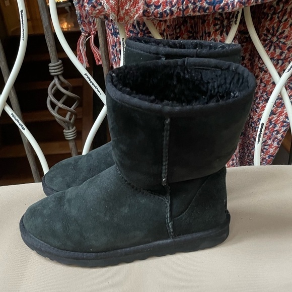 UGG Classic‎ Short II Boots in Black Size 6 - Picture 5 of 9
